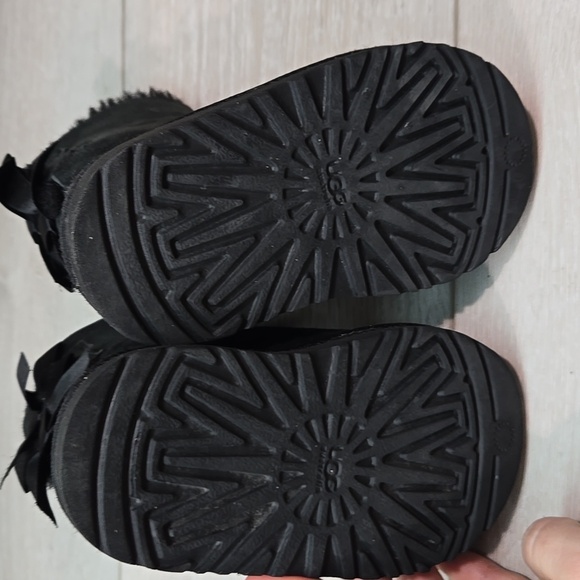 Ugg Australia Women 3280T Bow Back Leather sheepskin boots shoes sz 6 toddler - Picture 11 of 11